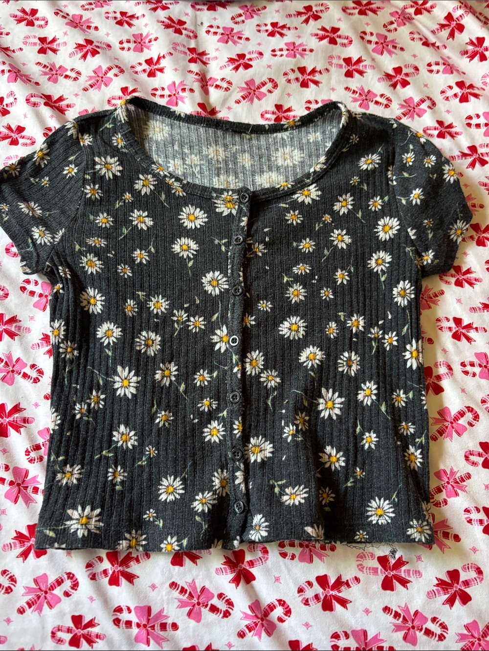 Black Ribbed Daisy Button-Front Crop Top - Picture 5 of 5